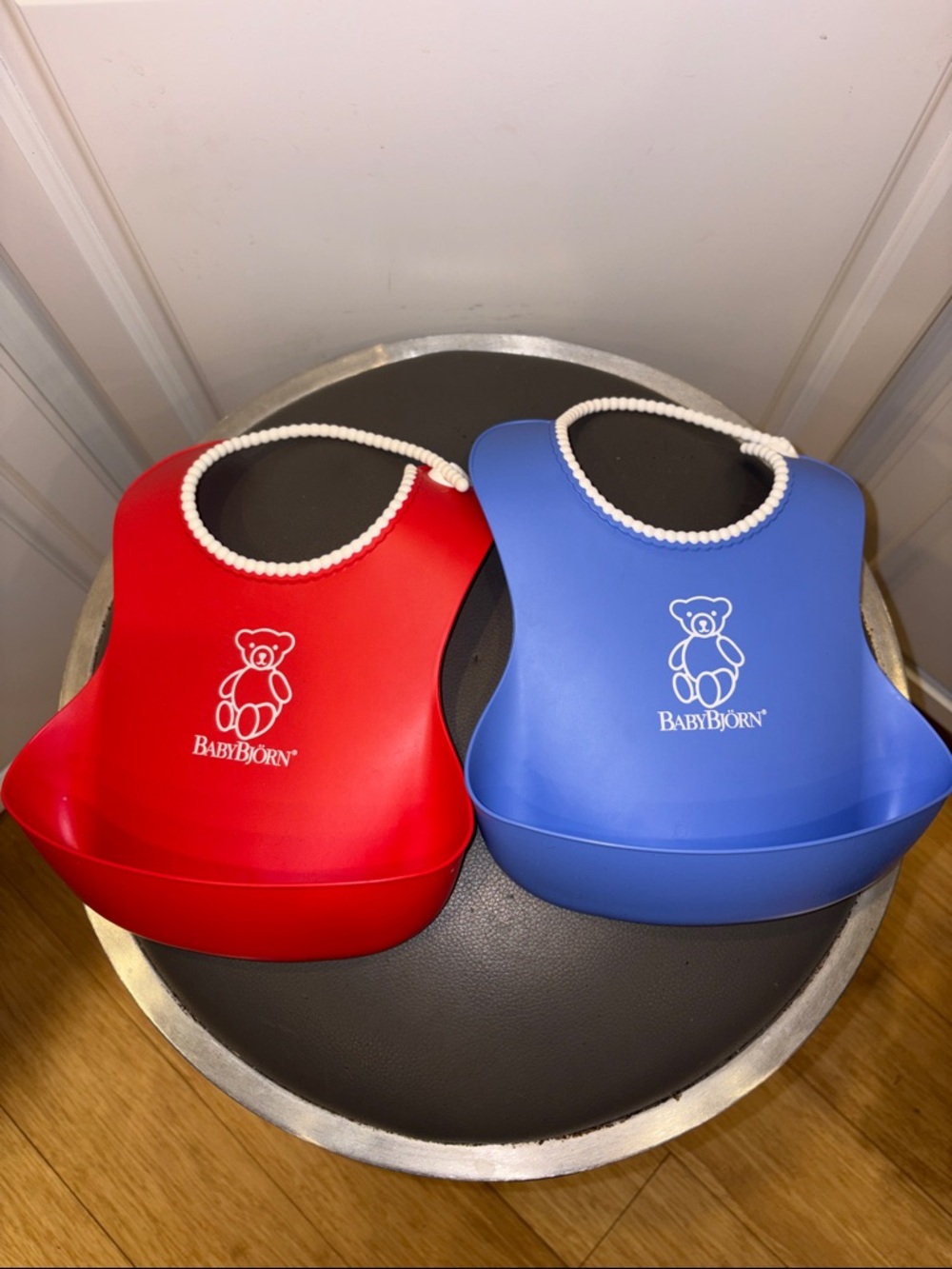 BabyBjörn Soft Silicone Bibs in Blue and Red 2-Pack - Picture 2 of 6